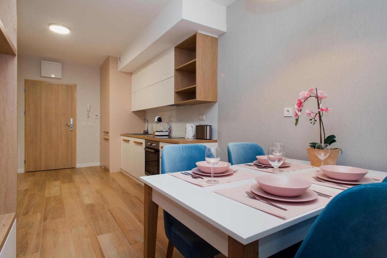 Shortstaypoland Apartament *